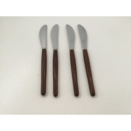 Kniv med "plastik" skaft skal ligne træ