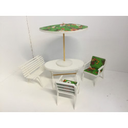 Ældre dukkemøbler stole, bænk, bord og parasol 