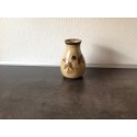 Ældre vase med brombær